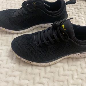 Apl shoes🖤
